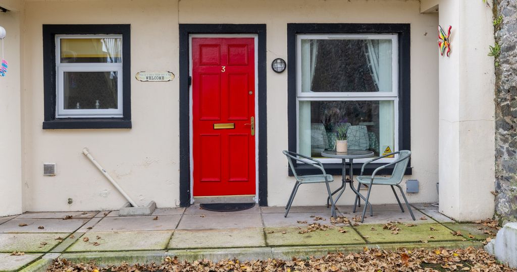 Property photo 3 of 13 0014