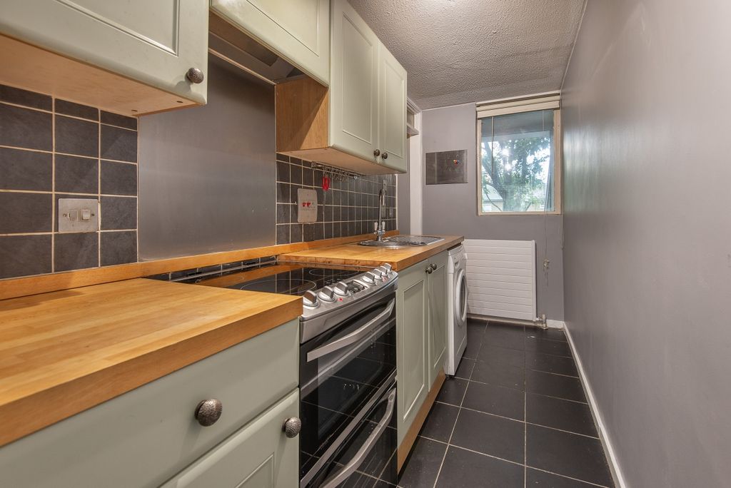 Property photo 3 of 8 Kitchen