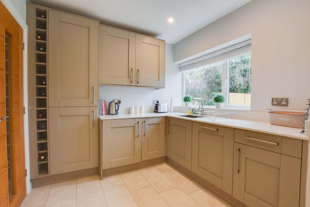 Property photo 3 of 45