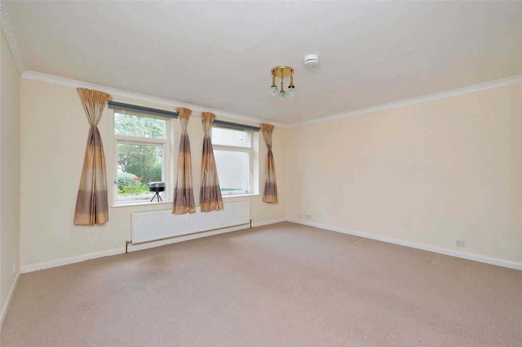 Property photo 2 of 18 Picture No. 24