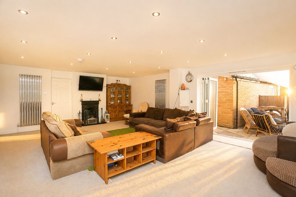 Property photo 3 of 13 Picture No. 23