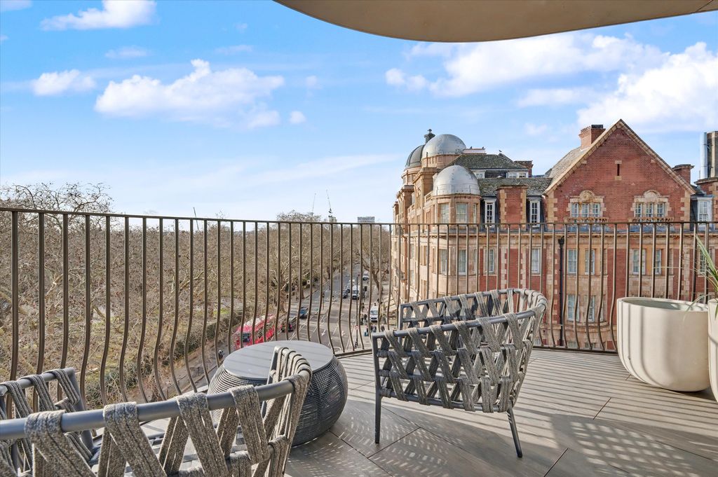 Property photo 3 of 25 Image