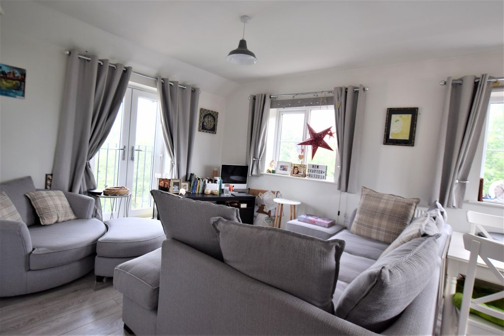 Property photo 2 of 5 Living Room