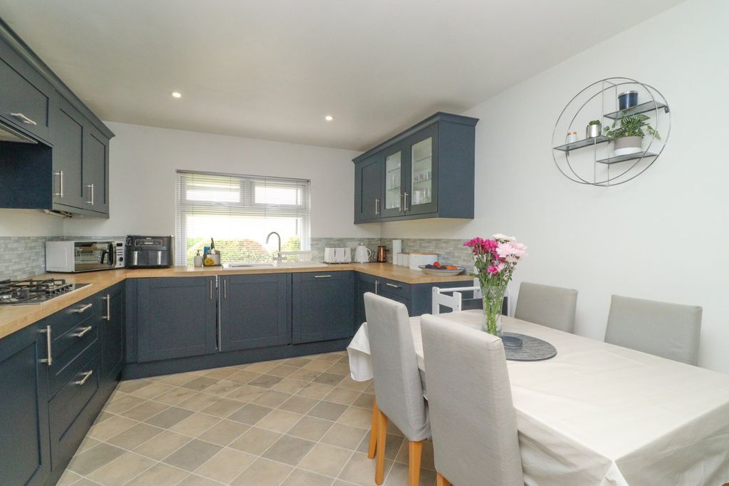 Property photo 2 of 17 Picture 2