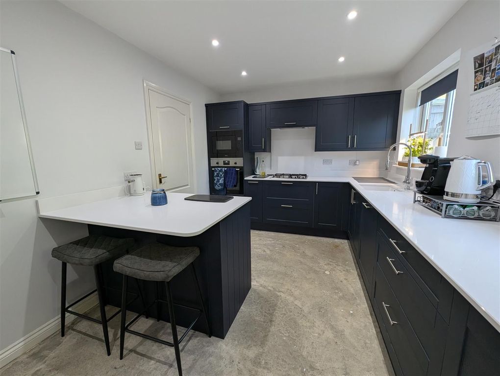 Property photo 3 of 13 Kitchen