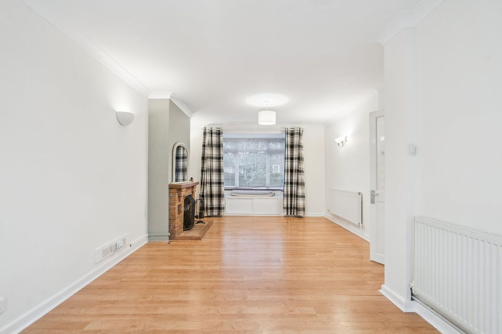 Property photo 2 of 23