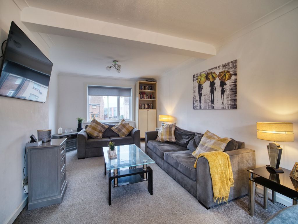 Property photo 3 of 13 Lounge