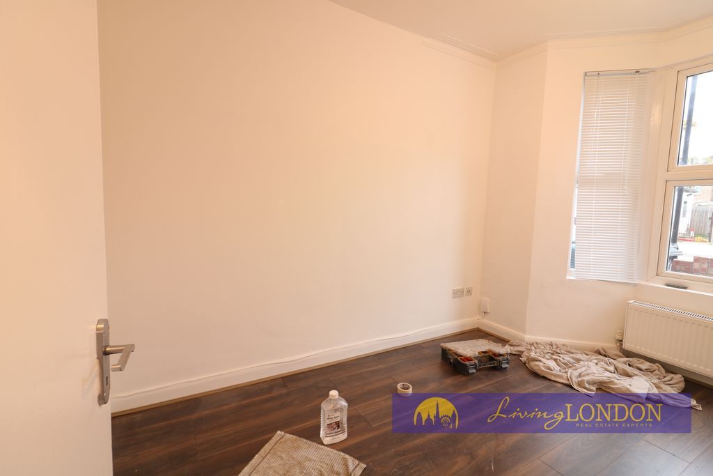 Property photo 3 of 13 Photo 4