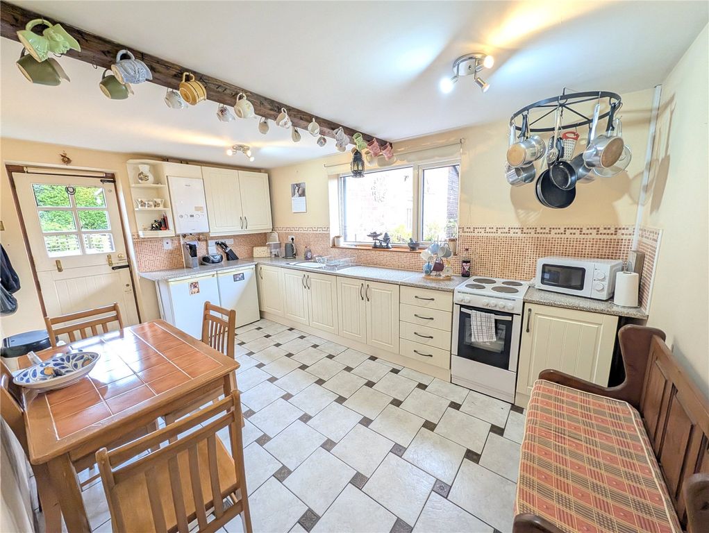 Property photo 2 of 21 Picture No. 23
