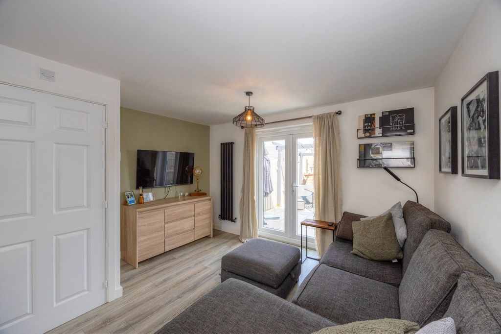 Property photo 3 of 20