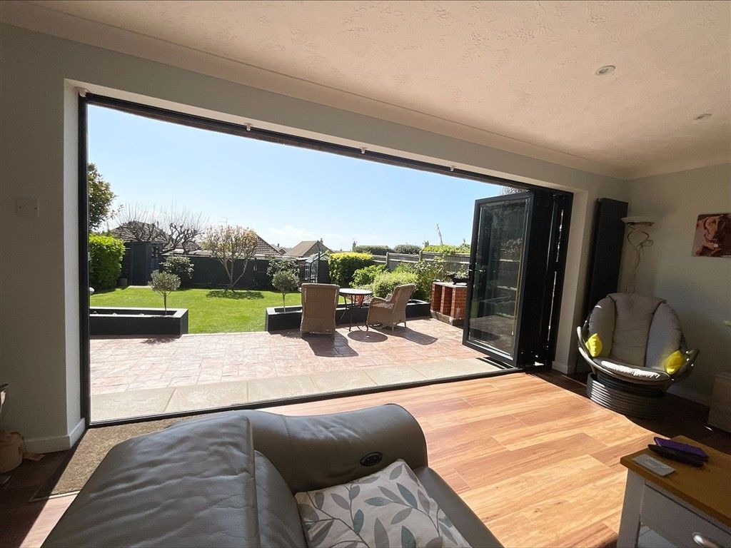 Property photo 2 of 19 Lounge. Ollie