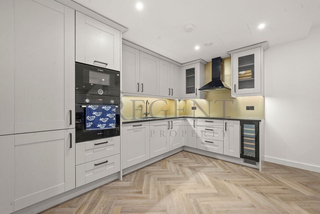 Property photo 3 of 19 Kitchen