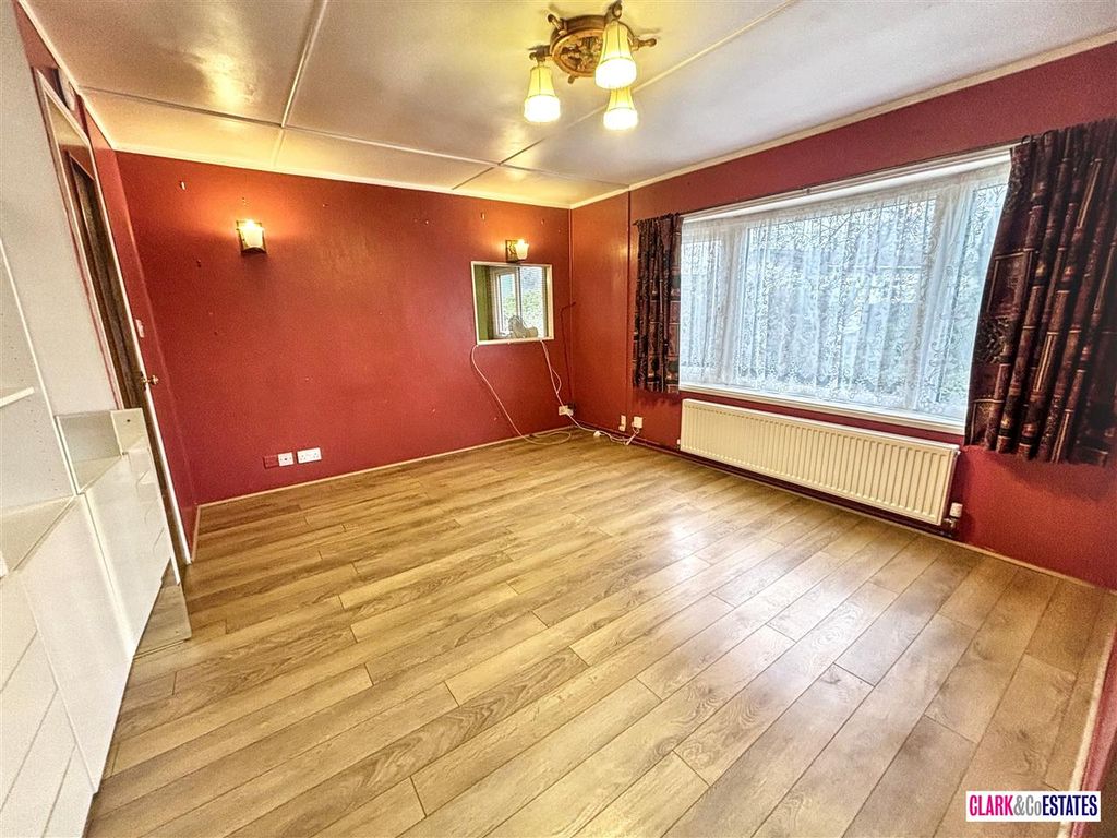 Property photo 2 of 13 Lounge