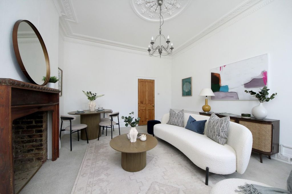 Property photo 3 of 10 Gv- F2 - 55 Windsor Rd-Dressed (4).Jpg