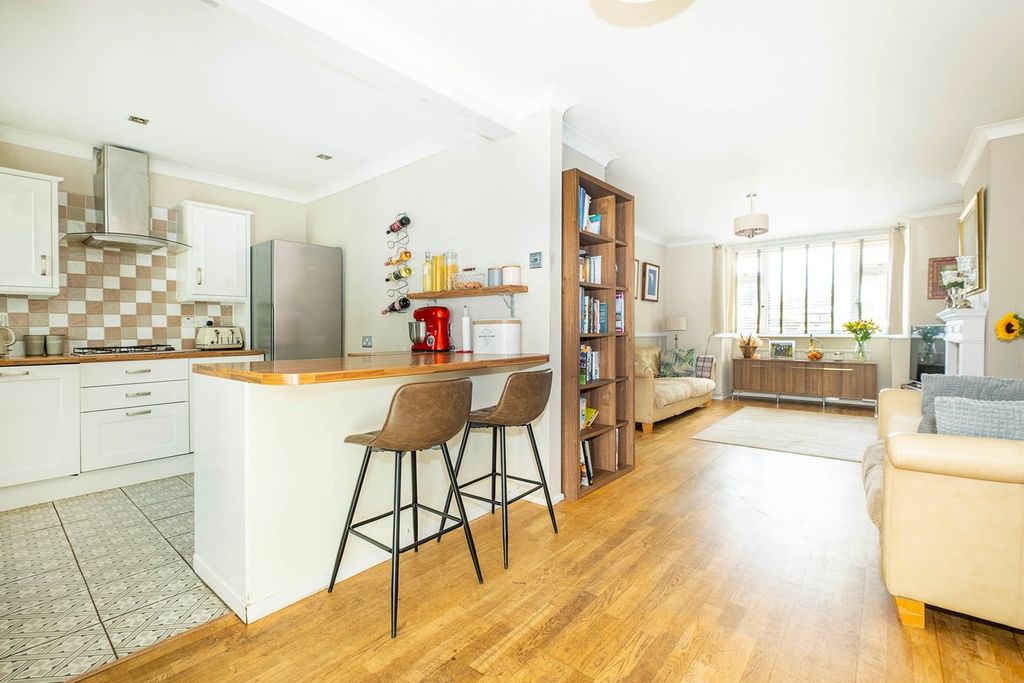 Property photo 2 of 27 Open Plan Kitchen