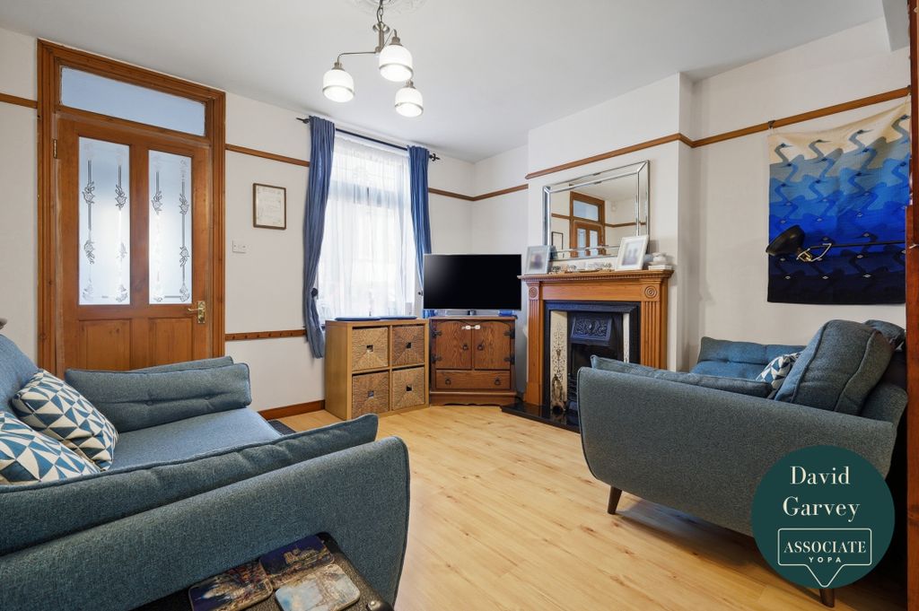 Property photo 2 of 13 Lounge