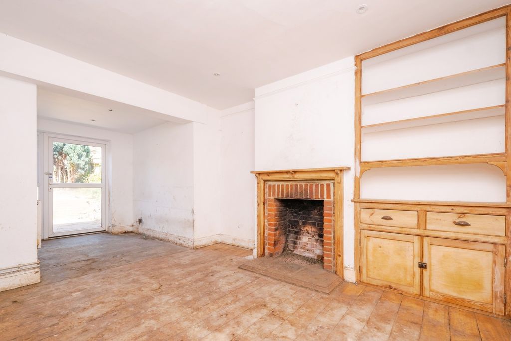 Property photo 2 of 19 Photo