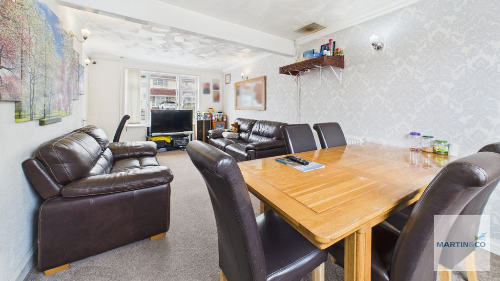 Property photo 2 of 14 Cam03663G0-Pr0167-Still017