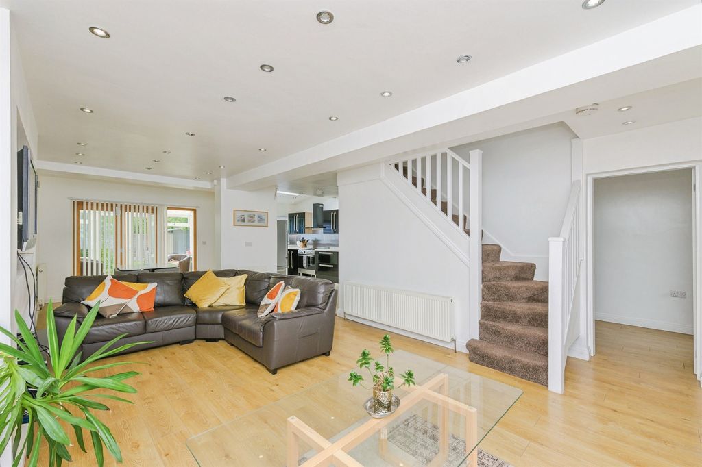 Property photo 2 of 19