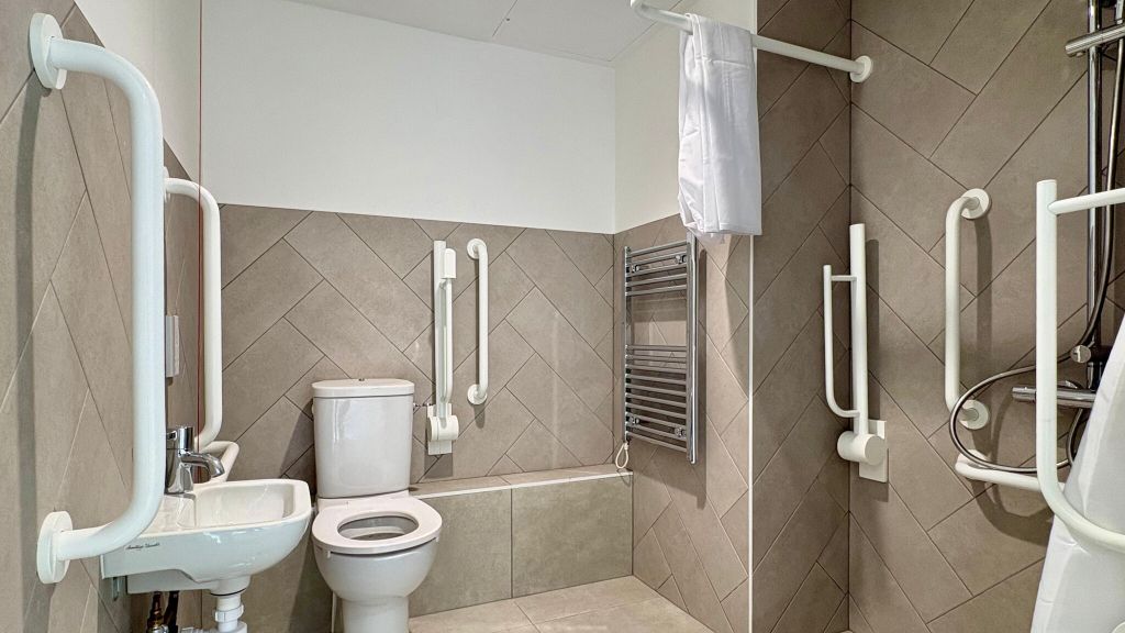 Property photo 3 of 26 Bathroom