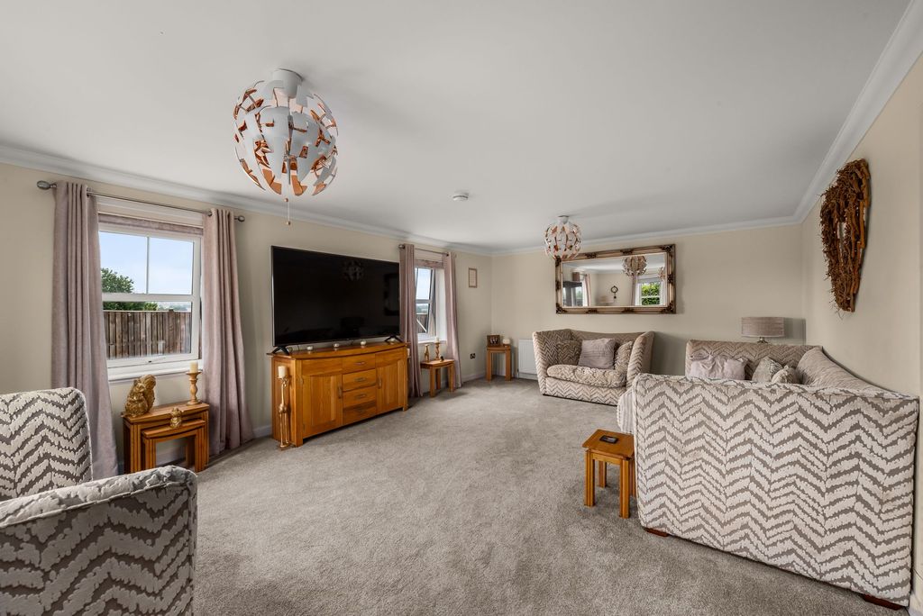 Property photo 3 of 26