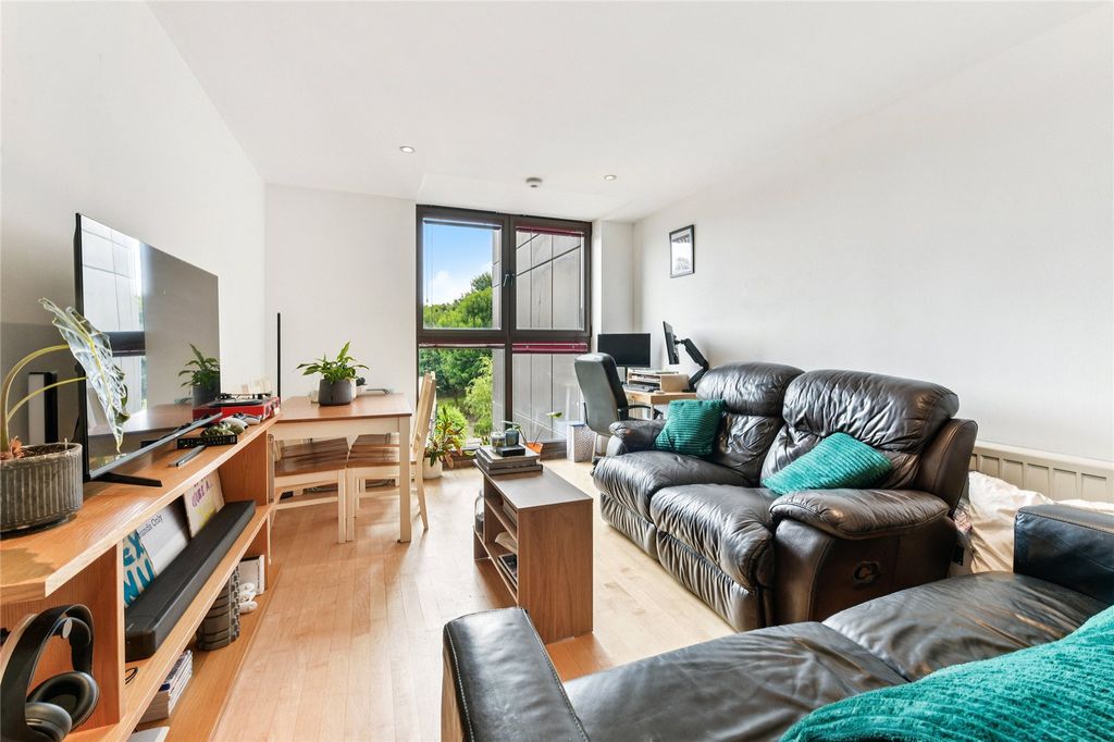 Property photo 1 of 10 Reception Room