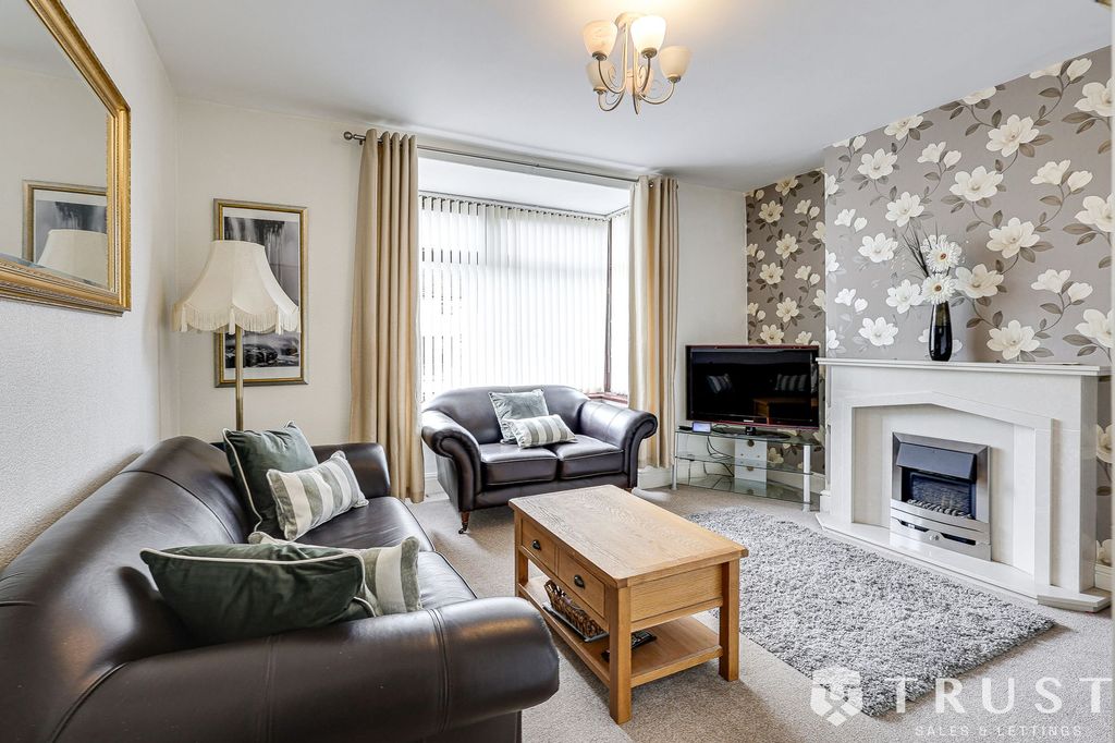 Property photo 2 of 32