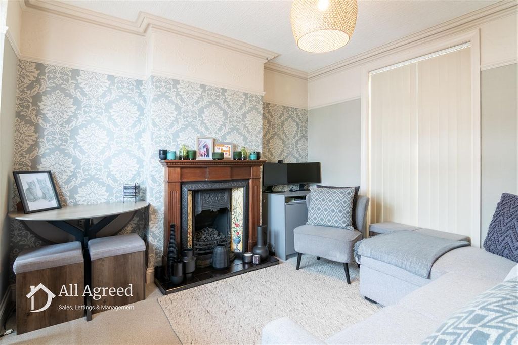 Property photo 3 of 22 Reception One