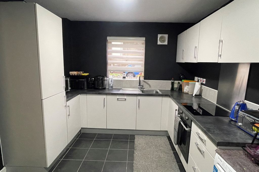 Property photo 2 of 16