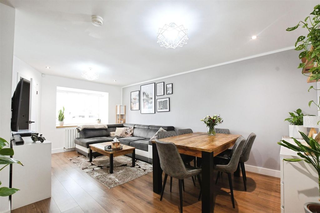 Property photo 2 of 26 Lounge/Diner