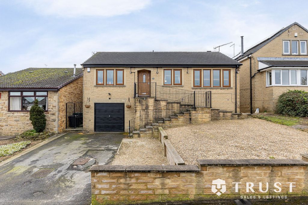 4 bed detached bungalow for saleHall Park Avenue, Liversedge WF15
