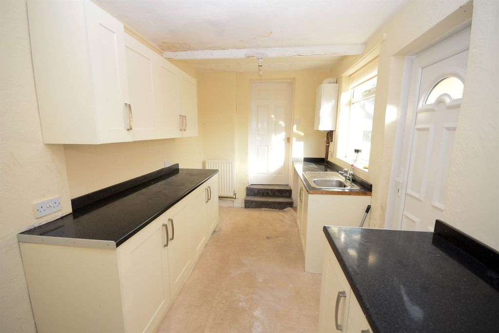 Property photo 3 of 7 Kitchen
