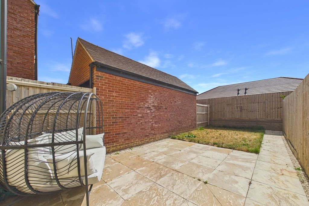 Property photo 2 of 20