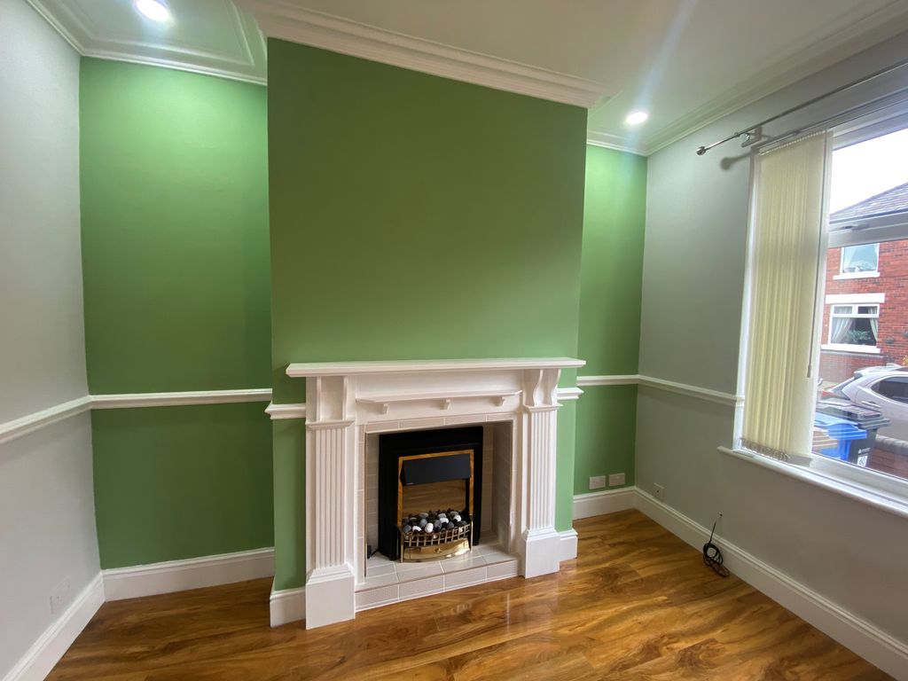 Property photo 3 of 10 Fireplace