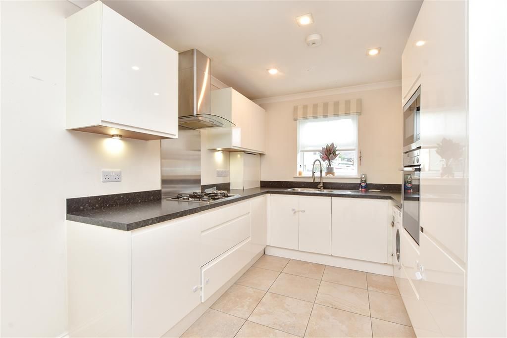 Property photo 2 of 18 Kitchen/Breakfast Room
