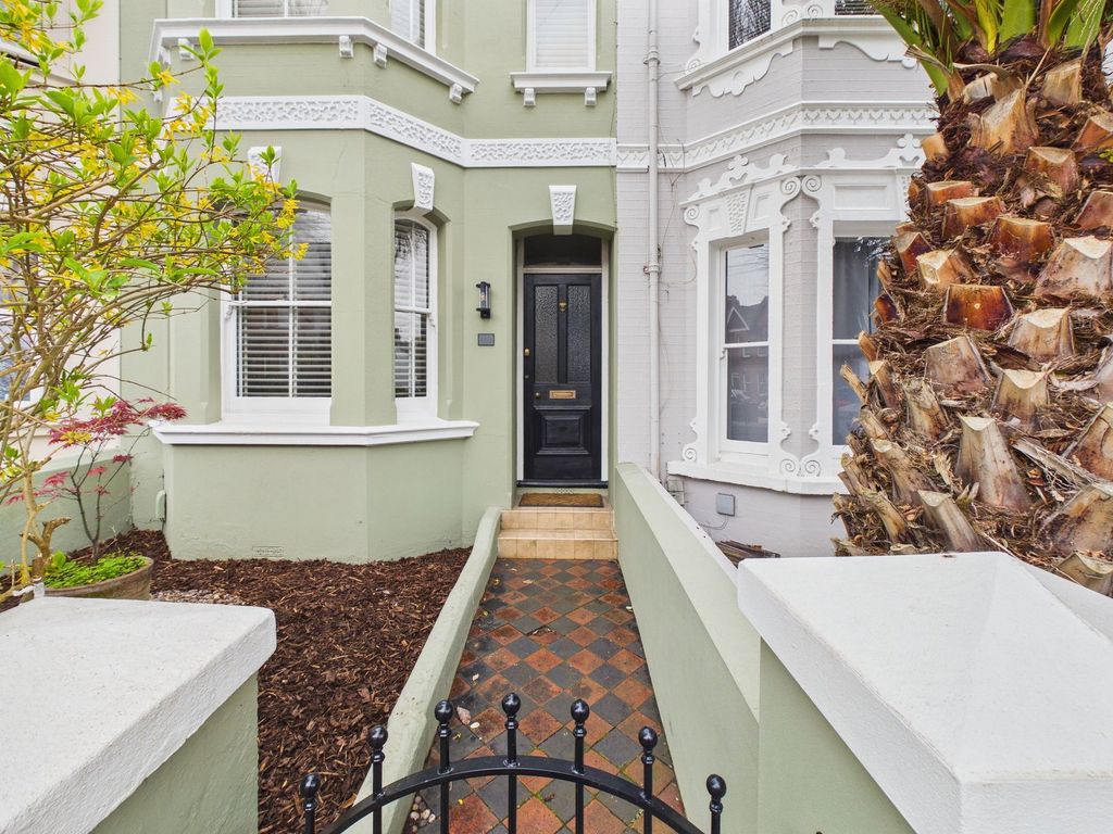 Property photo 2 of 20