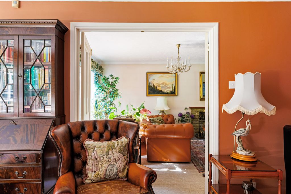 Property photo 2 of 28