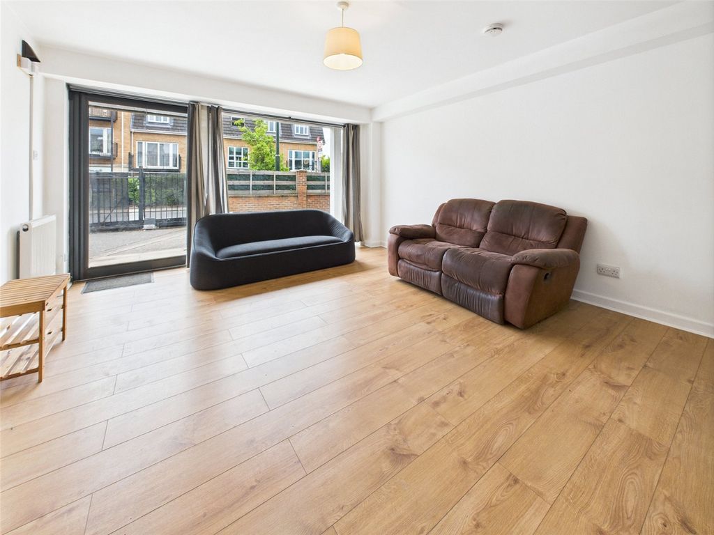 Property photo 1 of 9 Picture No. 05