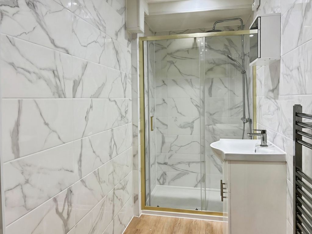 Property photo 3 of 7 Bathroom