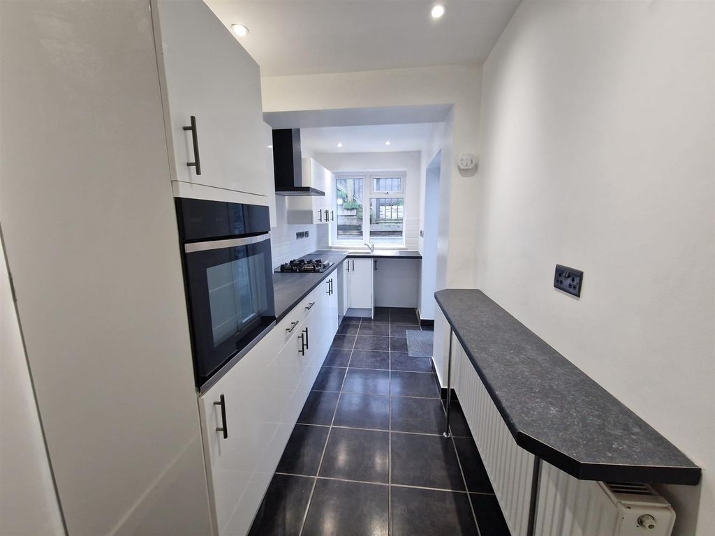 Property photo 2 of 19 Whatsapp Image 2025-11-26 At 13.59.12_568F7B0F.Jpg