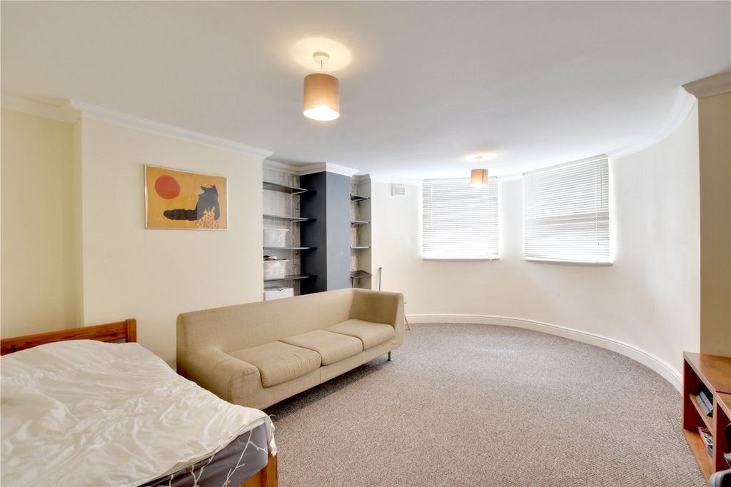 Property photo 3 of 11 Picture No. 02