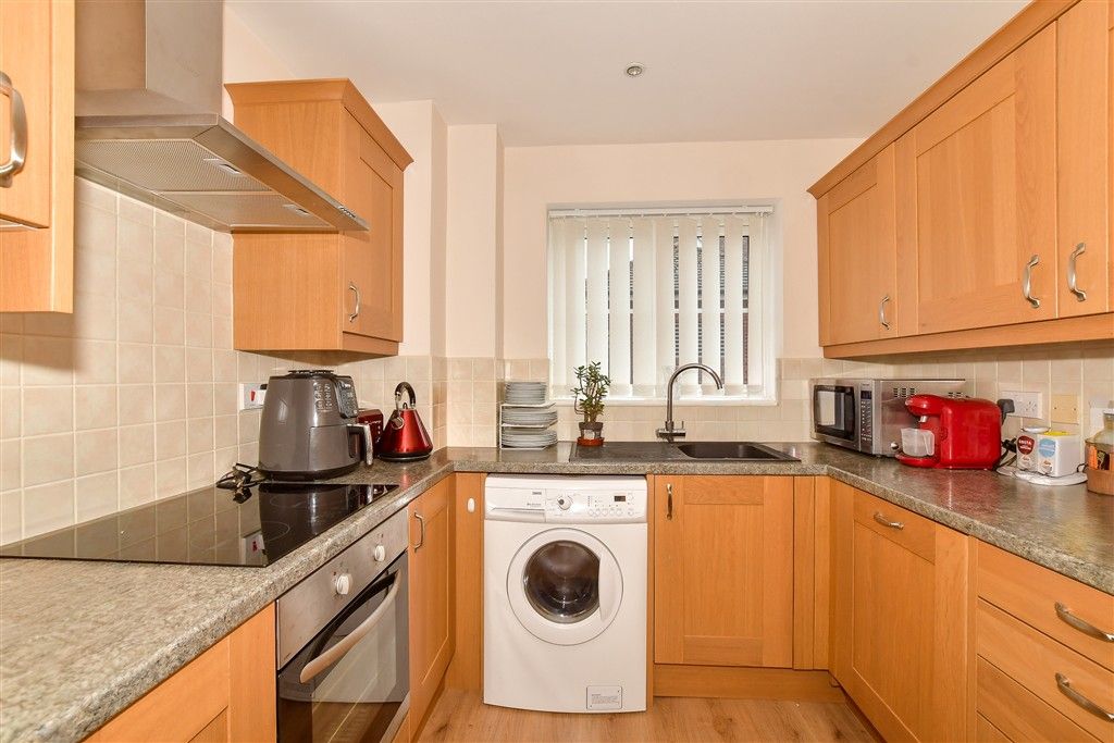 Property photo 3 of 8 Kitchen