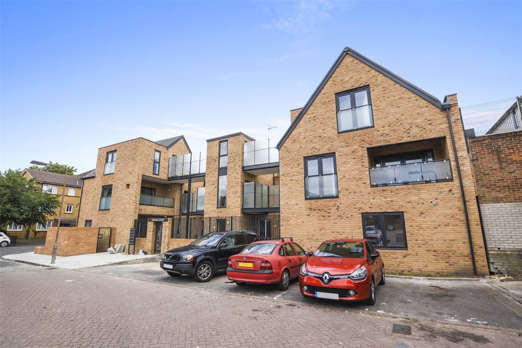 Property photo 2 of 9 Exterior