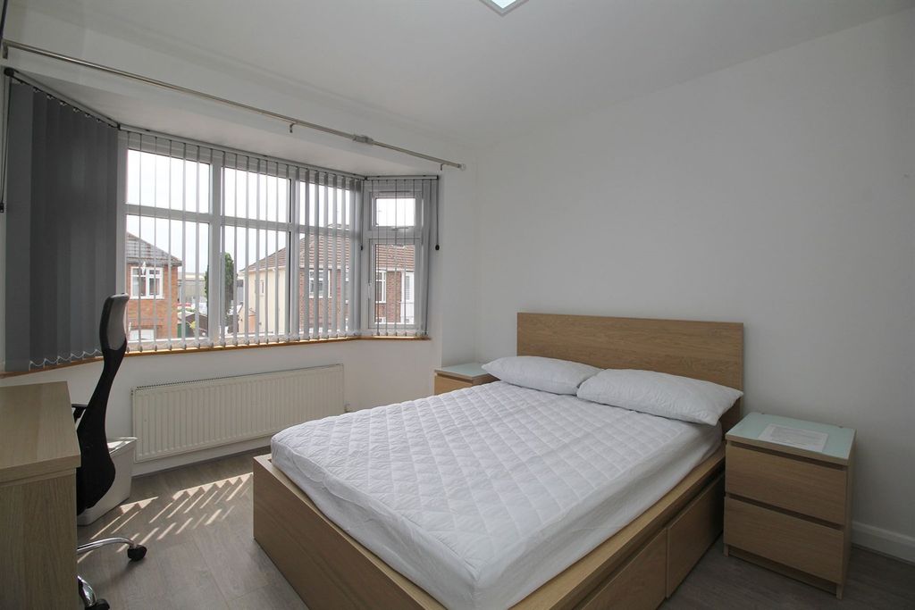 Property photo 3 of 22 Bedroom