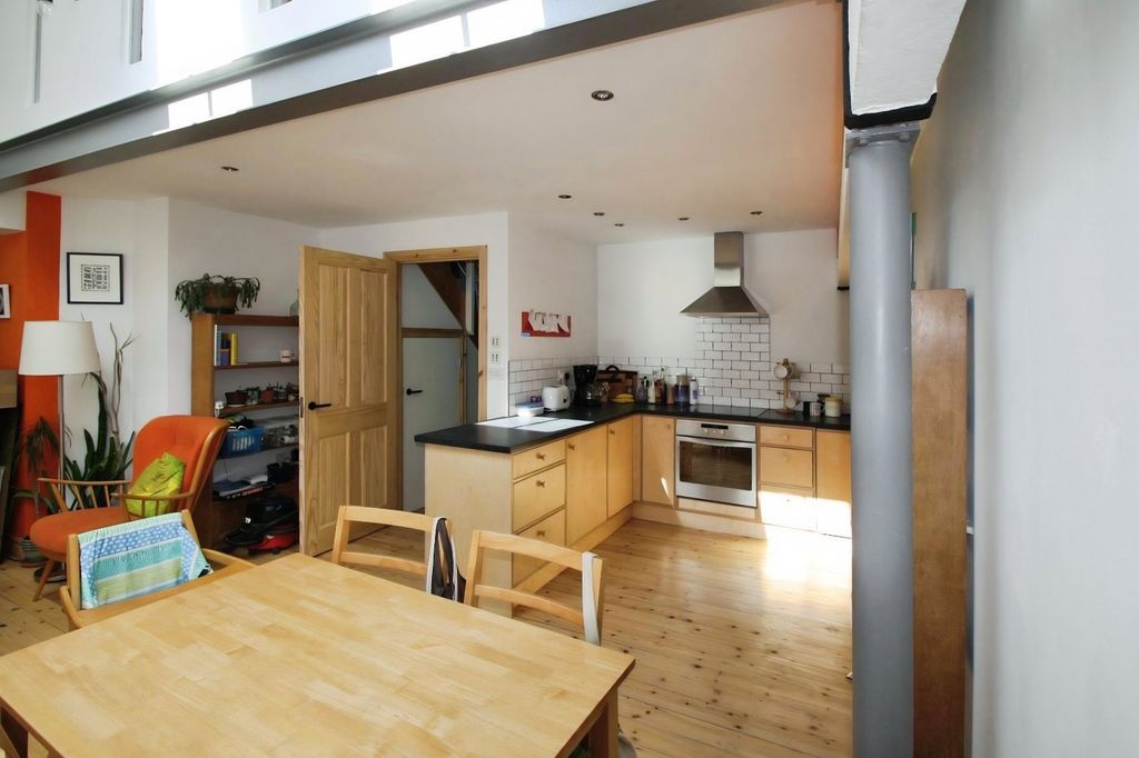 Property photo 2 of 6 Picture No. 10