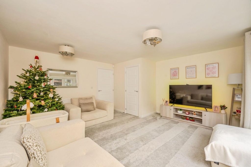 Property photo 3 of 21 5Buckmasterway-4-2.Jpg