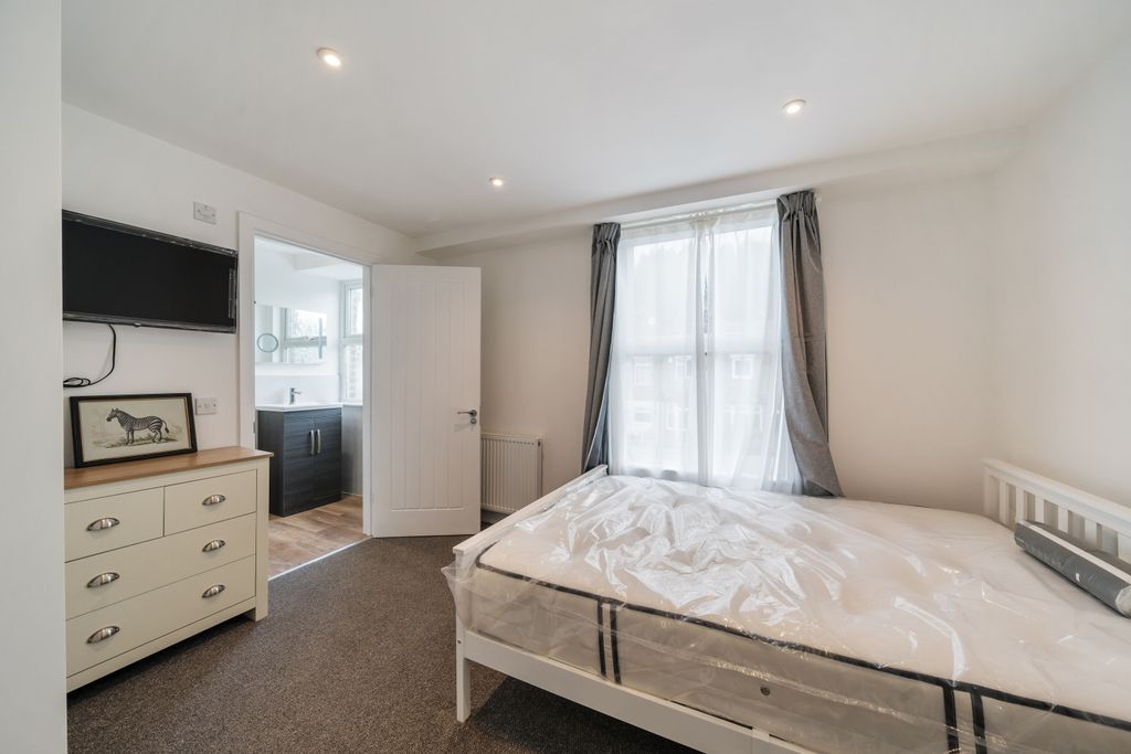 Property photo 3 of 8 1032810 (16)