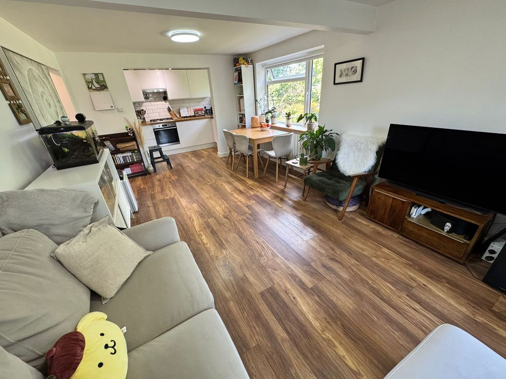 Property photo 2 of 17 Lounge