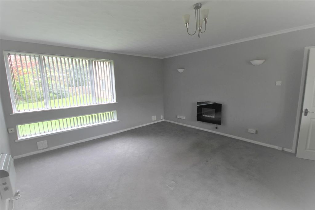 Property photo 2 of 8 Lounge.Jpg