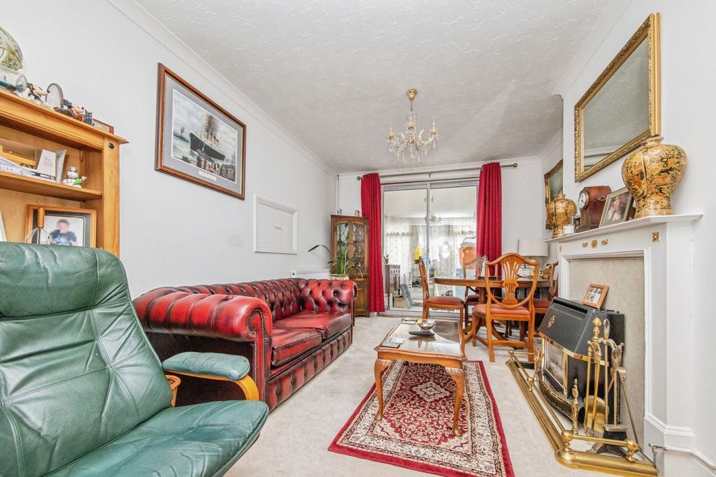 Property photo 2 of 17 Photo